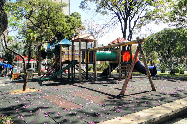 Playground-vai-receber-novo-piso-e-novos-brinquedos---Felipe-Ferreira-_4_
