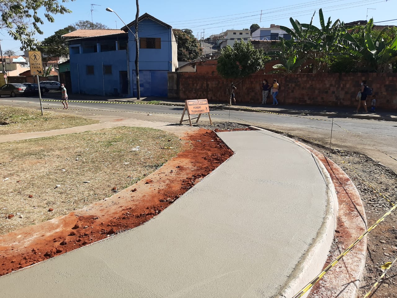 Pista de caminhada da avenida Thales Castanho de Andrade em execucao