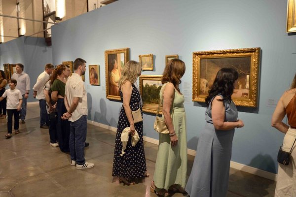 Abertura da exposição Caipiras reúne artistas e representantes da Pinacoteca do Estado