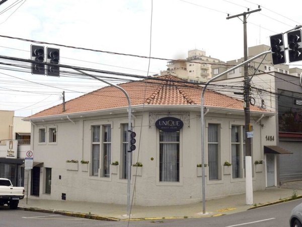 Cruzamento das ruas Alferes José Caetano e Ipiranga recebe novos semáforos