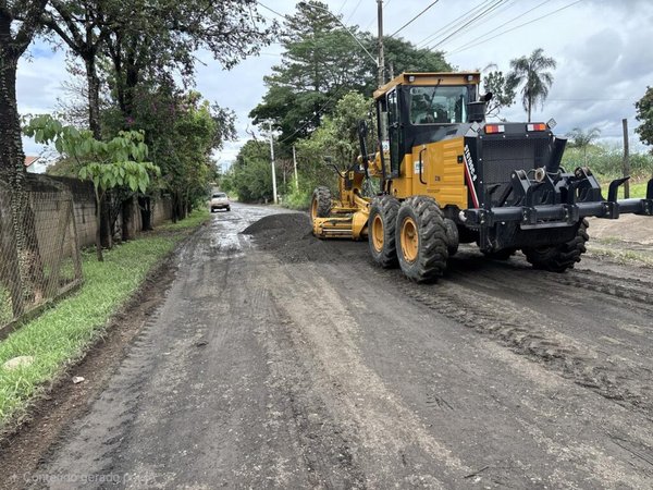 Prefeitura intensifica trabalhos de recuperação de estradas rurais por conta das chuvas