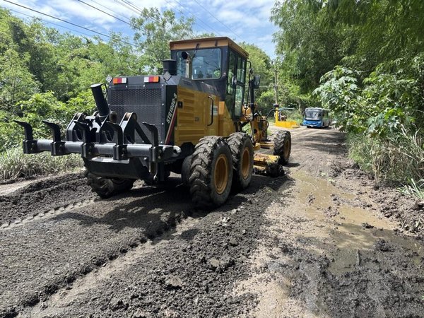 Prefeitura intensifica trabalhos de recuperação de estradas rurais por conta das chuvas