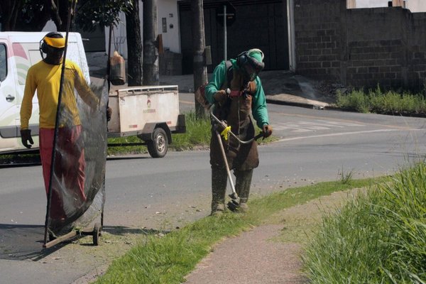 Bairro Santa Fé recebe força-tarefa com serviços de zeladoria urbana