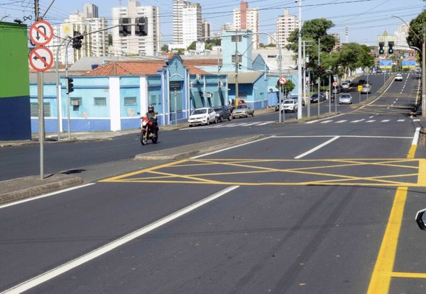 Avenida Professor Alberto Vollet Sachs começa a receber novo pavimento; Dr. Paulo de Moraes é concluída