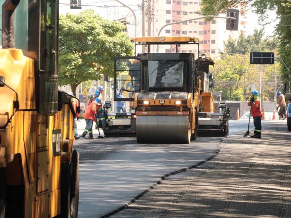 Avenida Professor Alberto Vollet Sachs começa a receber novo pavimento; Dr. Paulo de Moraes é concluída