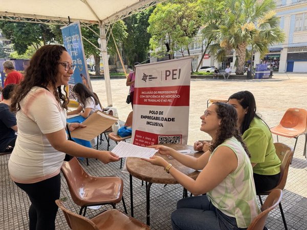 4ª Rota do Trabalho e Empreendedorismo realizou mais de 900 atendimentos na praça José Bonifácio