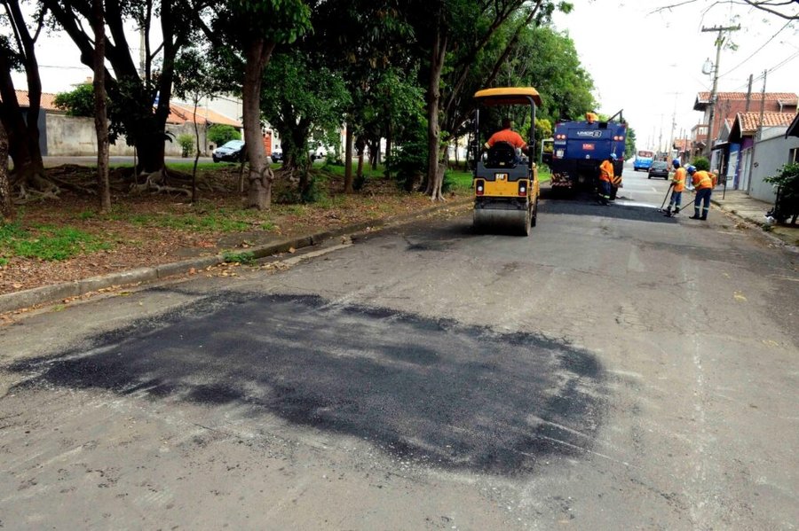 21 vias de 12 bairros do município receberam operação tapa-buraco de 19 a 22/10