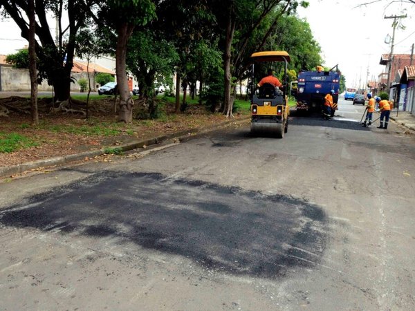 21 vias de 12 bairros do município receberam operação tapa-buraco de 19 a 22/10