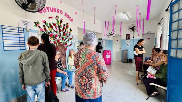 Outubro Rosa em Ação leva atendimento a 66 unidades de saúde e realiza mutirão no Postão