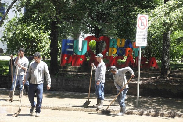 Prefeitura segue com limpeza em áreas atingidas pelo transbordamento do rio Piracicaba