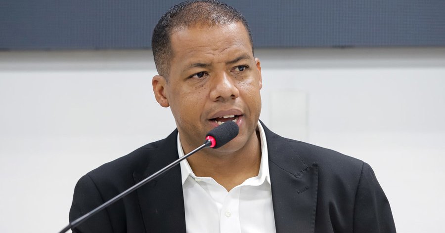 Avança projeto que garante brinquedos acessíveis para crianças com deficiência