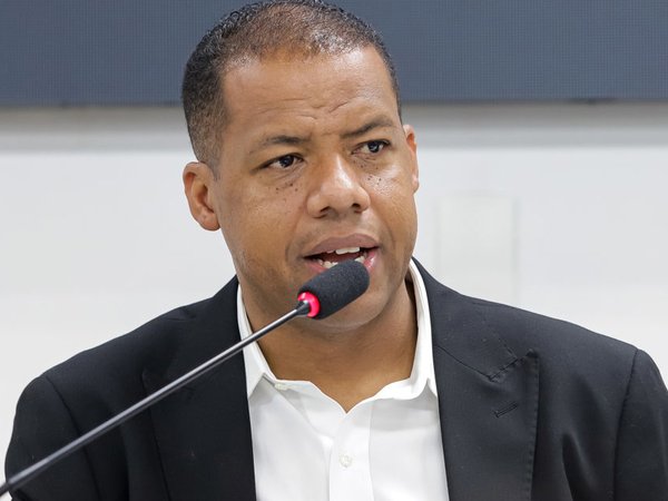 Avança projeto que garante brinquedos acessíveis para crianças com deficiência