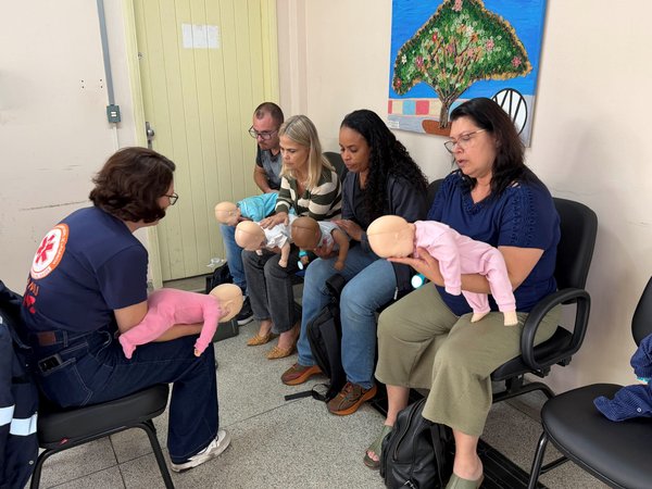 Prefeitura capacita cerca de 600 educadores para agir em casos de emergência nas unidades escolares